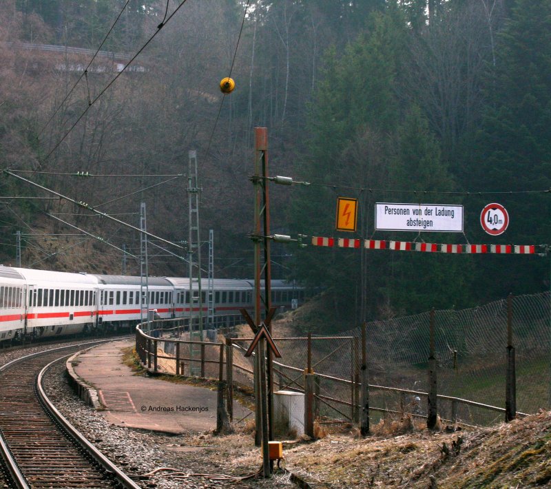 Fahrt im IC2006 Bodensee (Radolfzell-Dortmund) mit Zuglok 101 056-0 hier beim ehemaligen Bahnhof Nubach 4.4.09