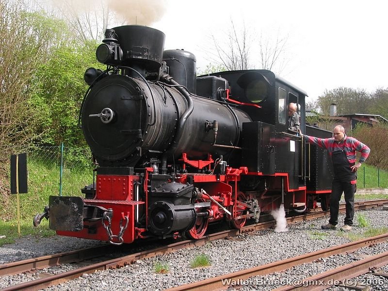 Fahrtag beim Feld- und Grubenbahnmuseum Fortuna am 01.05.2006: Lok 4  MARTHA  steht im unteren Bahnhof und fhrt gleich zum oberen Museums-Kerngelnde zurck.
