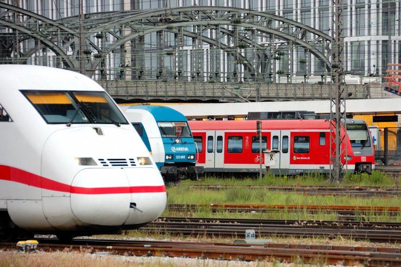 Fahrzeugparade... eingefangen im Vorfeld des Mnchner Hbf am 14.06.2008