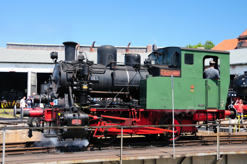 Fahrzeugparade in N�rdlingen zum 40-J�hrigen: Der B-Kuppler  Ries  auf der Drehscheibe am 13.06.09 .