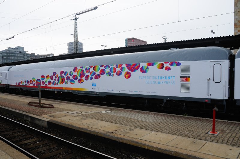 Farbenfroh: Ein Mottowagen des  SciEx . (Frankfurt/M, 27.04.09).