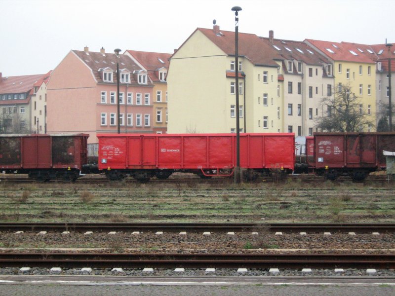 Farbvarianten der DB, aufgenommen am 18.12.2008 in Bautzen, endlich mal eine neue Beschriftung - DB Schenker, leider gab das Zoom nicht mehr her.