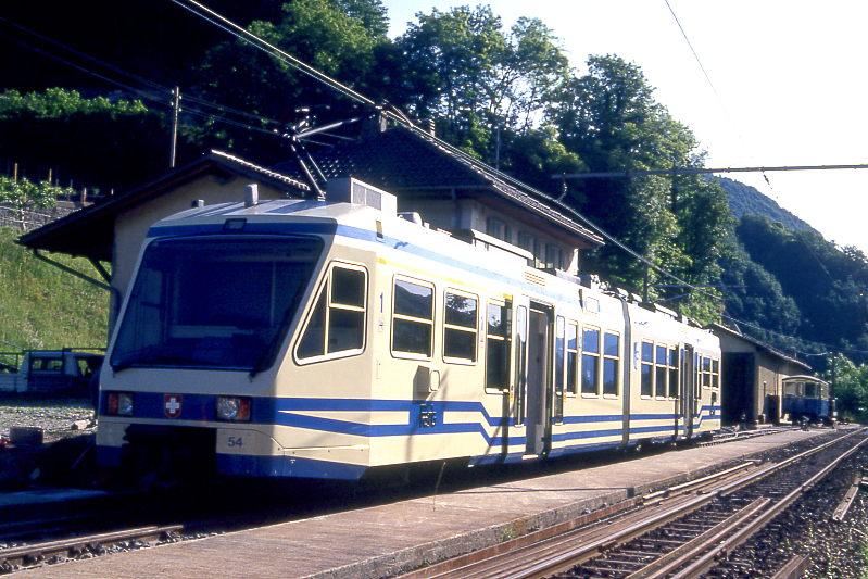 FART Centovalli-Bahn REGIONALZUG 324 von Locarno nach Cemedo am 07.06.1995 in Camedo mit Triebwagen ABe 4/6 54.
