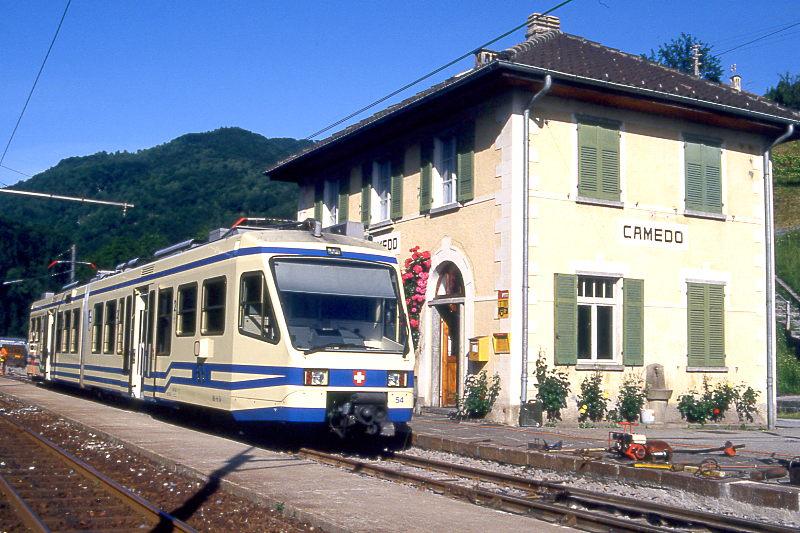 FART Centovalli-Bahn REGIONALZUG 325 von Camedo nach Locarno am 07.06.1995 in Camedo mit Triebwagen ABe 4/6 54.
