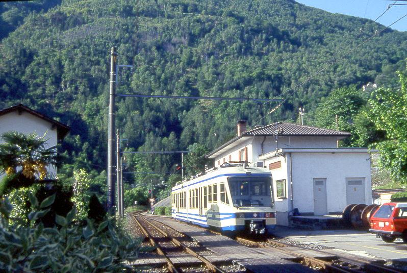 FART Centovalli-Bahn REGIONALZUG 331 von Intragna nach Locarno am 16.05.1993 in Intragna mit ABe 4/6 55.
