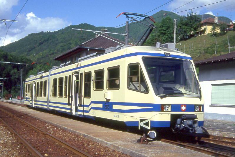 FART Centovalli-Bahn REGIONALZUG 335 von Camedo nach Locarno am 16.05.1993 in Camedo mit Triebwagen ABe 4/6 55.
