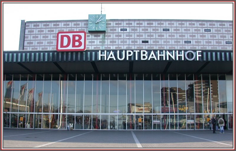 Fassade des Braunschweiger Hauptbahnhofes. (12.12.2006)