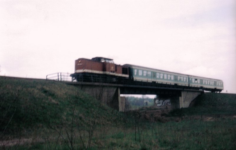 Fast am Ziel ist 202 290-9 mit RB 17758 von Zittau nach Grlitz (KBS 231). Hier am 22.08.1999 zwischen Hagenwerda und Grlitz-Weinhbel.