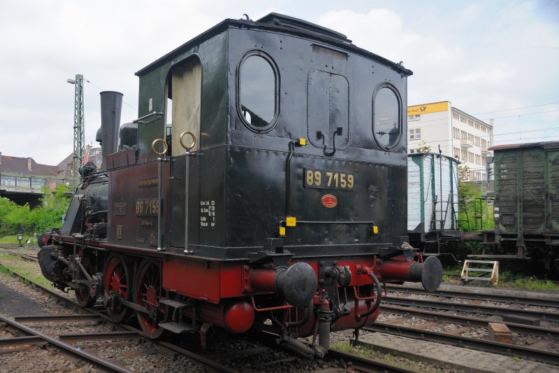 Fast jeder von uns hatte irgendwann mal eine T3 auf seiner Modelleisenbahn... Als ich ber 89 7159 recherchierte, stie ich auf einen Unfall, just vor einer Sonderfahrt dieser Lok. Im Bahnhofsbereich zerriss es Eines ihrer Dampfrohre, wobei gottseidank dem Personal nichts passierte. Seither steht sie leider  museums-z  (Neustadt/Weinstrasse, Mai 2009).