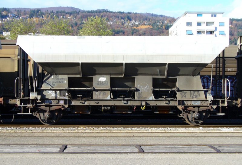 Fcs 21 85 645 0 320-7 im SBB Gterbahnhof von Biel-Bienne am 18.11.2006