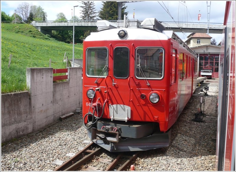 Fein herausgeputzt steht der ex RhB (Arosabahn) Triebwagen mit der heutigen Bezeichnung Bef 4/4 642 in Tramelan. (16.05.2009)