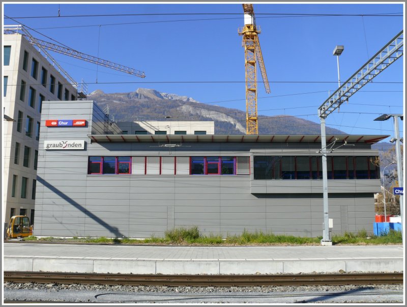 Fernsteuerzentrum Chur mit Haldensteiner Calanda im Hintergrund. (01.11.2007)
