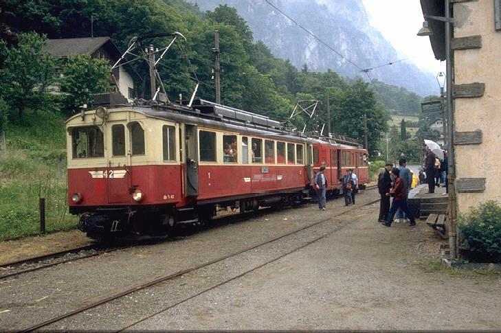 Ferrovia Mesolcinese(ehem.Bellinzona-Mesocco Bahn,BM/RhB)Triebwagen BDe 4/4 No.491 und ABe 4/4 No.42 in Cama/GR (Foto 1995)