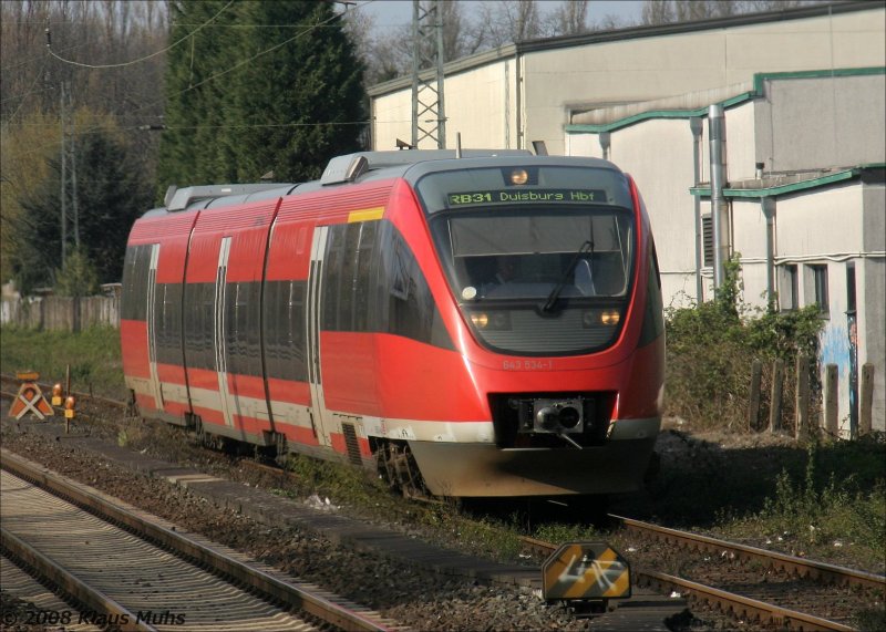 Festgehaltene Eindr�cke w�hrend der Ruhrgebietssonderfahrt am 12.04.2008 der HEG: Kurz vor der Einfahrt in Moers HBf. 643 534-1.