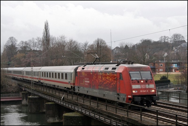 FEUERWEHR-Express: 101 047  150 Jahre Deutscher Feuerwehr-Verband  bringt den IC 2046, Leipzig Hbf - K�ln Hbf, am 21.02.2009 bei Wetter(Ruhr) in Richtung Domstadt.