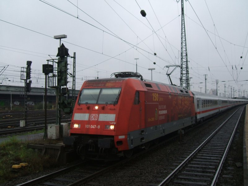 Feuerwehr Express  150 Jahre Feuerwehr Ulm  BR 101 047-9 mit
IC 2029 , von Hh nach Passau verlt den Dortmunder Hbf.
(21.10.2007)