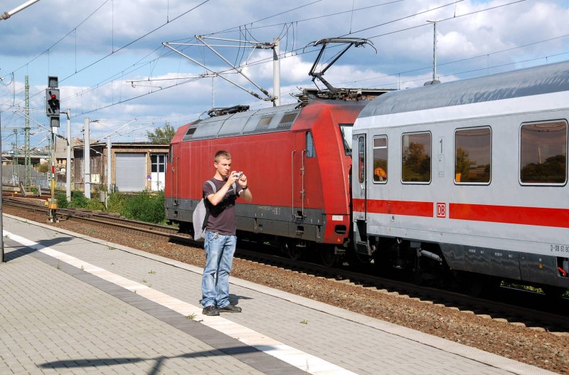 Filmproduzent Kevin Schmidt bei den Dreharbeiten am 12.09.09 in Bitterfeld.
