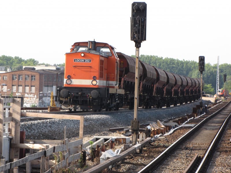 Firma Locon auf dem neuen Bahnsteig in Berlin Ostkreuz am 04.08.2009