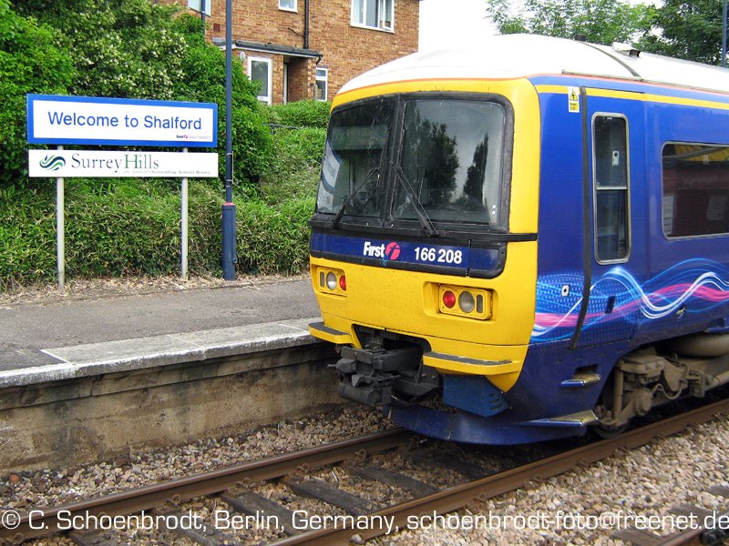  First  166208 im Bahnhof Shalford, Juni 2007