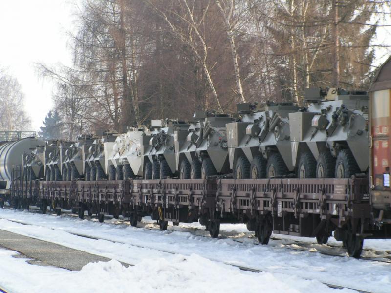 Flachgterwagen Gattung Laads u. Ks mit Pandur-Radpanzer Bhf.RIED 2006-01-28