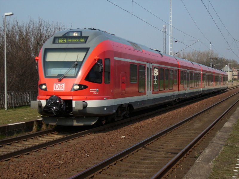 Flirt 429 029 am 04.April 2009 als RE 33216 Sassnitz-Rostock in Teschenhagen.