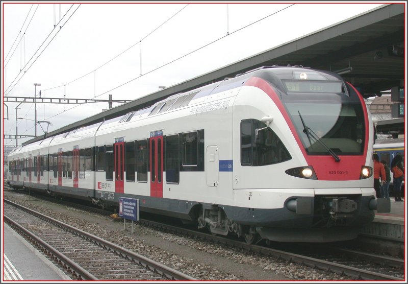 Flirt 523 001-6 wartet in Rotkreuz auf eine Zugskreuzung, da die Strecke nach Cham zur Zeit noch einspurig ist. Ausbau auf Doppelspur ist bewilligt. (12.02.2007)