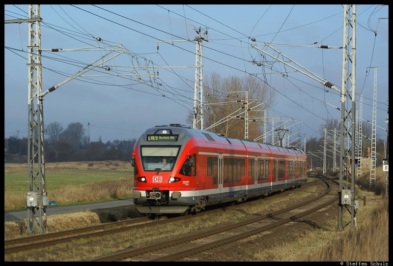 Flirt auf dem RE9 aus Sassnitz nach Rostock Hbf am 29.12.08 in Rostock.
