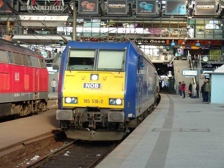 FLX88173 von Padborg(D�nemark)nach Hamburg Hbf.bei der Einfahrt in den Hamburger Hbf.Aufgenommen am 05.03.05
