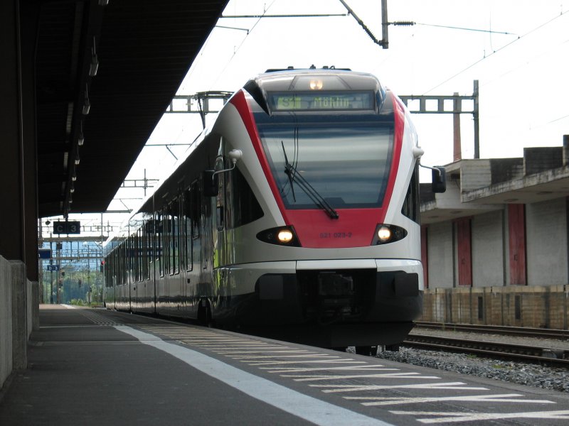 Flyrt einfahrt in den Bahnhof Rheinfelden