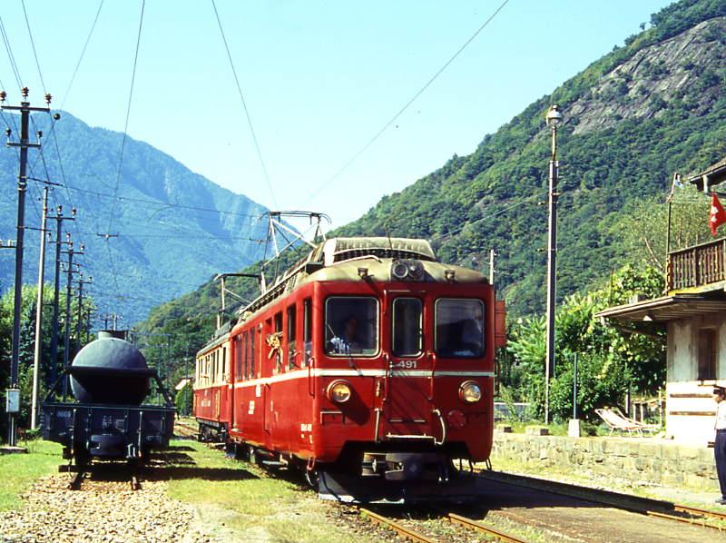 FM Extrazug 4 Castione-Arbedo - Cama vom 02.09.1995 Einfahrt Grono mit Triebwagen BDe 4/4 491 - ABe 4/4 42