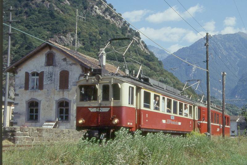FM Extrazug 5 Cama - Arbedo-Castione vom 02.09.1995 Ausfahrt San Vittore mit Triebwagen ABe 4/4 42 - BDe 4/4 491