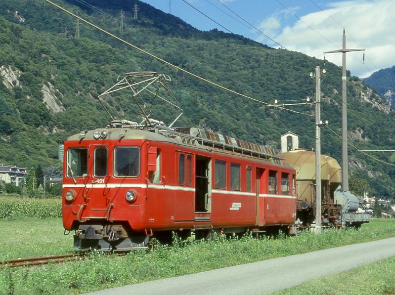 FM Lschzug mit Gterbefrderung 3213 fr GRAUBBNEN TOURS von Grono nach Castione-Arbedo vom 29.08.1997 bei San Vitorre mit Triebwagen BDe 4/4 491 - Ua 8313 (beladen) - Xk 8609 (Lschwagen). Hinweis: der Der Lschzug folgte den Dampfzug V3213 mit Sichtabstand von ca. 100 Metern. Eine bessere Streckenaufnahme war durch Mitfahrt in einen Fotobegleitbus mir nicht mglich.  
