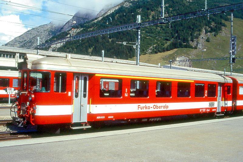 FO - ABt 4151 am 25.08.96 in ANDERMATT - Erste STEUERWAGEN-Serie fr vierteilige Pendelzge Seite Disentis mit +GF+-Kupplung umrstbar - Baujahr 1971 - SIG/BBC - Gewicht 13,80t - LP 17,02m - 24 Sitzpltze 1.Klasse, 15 Sitzpltze 2.Klasse - zulssige Geschwindigkeit km/h 90 - Hinweis: Die Steuerwagenserie besteht aus 4 Wagen mit den Nummern 4151 - 4154. Seit 1986 zwei Wagen frei als Reserve mit Normalkupplungen als AB in Schnellzgen. Wagen noch in alter Lackierung.
