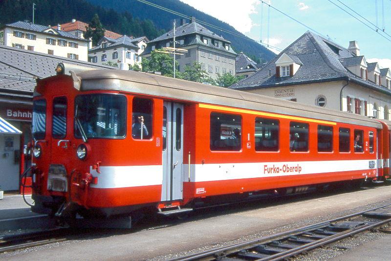 FO - ABt 4157 am 01.06.93 in DISENTIS - nachbeschaffte STEUERWAGEN-Serie fr vierteilige Pendelzge mit Deh 4/4II - Baujahr 1980 - SIG/BBC - Gewicht 15,80t - LP 17,91m - 24 Sitzpltze 1.Klasse, 15 Sitzpltze 2.Klasse - zulssige Geschwindigkeit km/h 90 - Hinweis: Die Steuerwagenserie besteht aus 5 Wagen mit den Nummern 4155 - 4159. Wagen noch in alter Lackierung.
