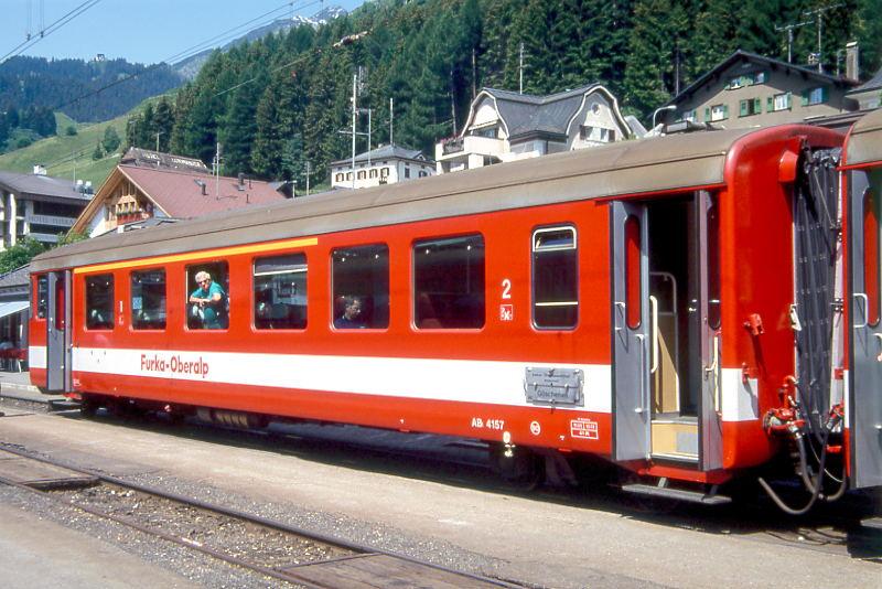FO - ABt 4157 am 06.06.93 in DISENTIS - nachbeschaffte STEUERWAGEN-Serie fr vierteilige Pendelzge mit Deh 4/4II - Baujahr 1980 - SIG/BBC - Gewicht 15,80t - LP 17,91m - 24 Sitzpltze 1.Klasse, 15 Sitzpltze 2.Klasse - zulssige Geschwindigkeit km/h 90 - Hinweis: Die Steuerwagenserie besteht aus 5 Wagen mit den Nummern 4155 - 4159. Wagen noch in alter Lackierung.
