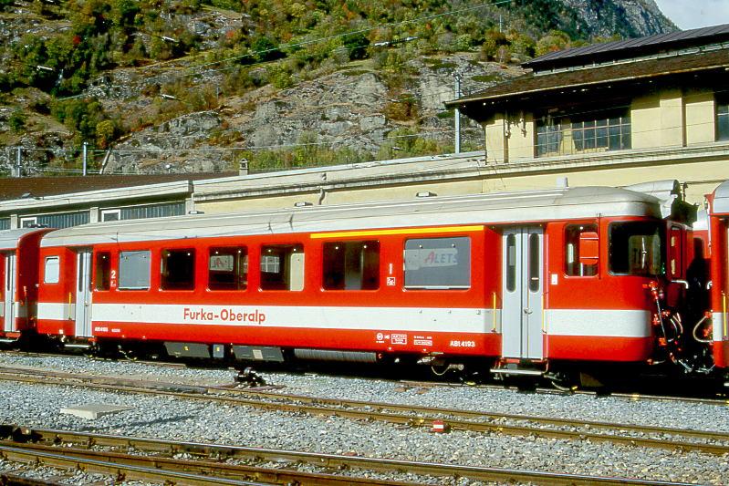 FO - ABt 4193 am 07.10.96 in BRIG - STEUERWAGEN-Serie fr Kurz-Pendelzge mit BDeh 2/4 - Baujahr 1971 - SIG/BBC - Gewicht 14,20t - LP 17,02m - 11 Sitzpltze 1.Klasse, 32 Sitzpltze 2.Klasse - zulssige Geschwindigkeit km/h 90 - Hinweis: Die Steuerwagenserie bestand aus 4 Wagen mit den Nummern 4191 - 4194. Fahrzeug noch in alter Lackierung.
