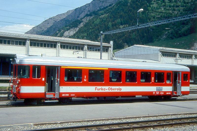 FO - ABt 4194 am 01.06.1993 in ANDERMATT - STEUERWAGEN-Serie fr Kurz-Pendelzge mit BDeh 2/4 - Baujahr 1971 - SIG/BBC - Gewicht 14,20t - LP 17,02m - 11 Sitzpltze 1.Klasse, 32 Sitzpltze 2.Klasse - zulssige Geschwindigkeit km/h 90 - Hinweis: Die Steuerwagenserie bestand aus 4 Wagen mit den Nummern 4191 - 4194. Fahrzeug noch in alter Lackierung.
