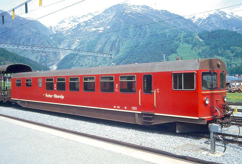 FO - BDt 4361 am 01.06.1993 in OBERWALD - STEUERWAGEN fr AUTOTRANSPORTZGE FURKATUNNEL, Steuerwagen Seite Oberwald - Baujahr 1980 - SWS/SWP/BBC - Gewicht 25,50/32,50t - LP 20,90m - 47 Sitzpltze 2.Klasse - Laderaum 11m - zulssige Geschwindigkeit km/h 90 - Hinweis: Die Steuerwagenserie besteht aus 3 Wagen mit den Nummern 4361 - 4363. Letzter wurde 1984 baugleich nachgeliefert. Die Furka-Autozge haben Druckluftbremse.
