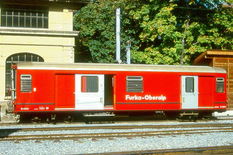 FO - D 4341 am 07.10.1996 in BRIG - GEP�CKWAGEN - Baujahr 1961 - FFA - Gewicht 12,20t - Zuladung 6,00t - L�P 13,73m - zul�ssige Geschwindigkeit km/h 90 - �3=25.09.1992 - Hinweis: Die Gep�ckwagenserie besteht aus 3 Wagen mit den Nummern 4341 - 4343. Hinweis: noch alte Lackierung.
