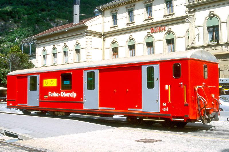 FO - DZ 4354 am 22.05.1997 in BRIG - POST- und GEPCKWAGEN - Baujahr 1953 - SWS - Gewicht 16,50t - Zuladung 5,50t - LP 15,20m - zulssige Geschwindigkeit km/h 90 - 3=12.05.1994 - Lebenslauf: exWTB FZ4i 56 - 1957 WSB FZ4i 56 - 1962 DZ 56 - 1977 Rckgabe an SWS - 1978 verkauft an FO DZ 4354 - 2005 verkauft nach Madagaskar.
