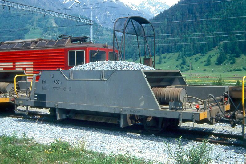 FO - Fd 4851s am 01.06.1993 in OBERWALD - SCHOTTERWAGEN - 1 offene Plattform - Baujahr 1976 - SWP - Gewicht 8,30t - Zuladung 15,00t - LP 8,91m - zulssige Geschwindigkeit km/h 65/55 - 5=08.03.1988 - Hinweis: Die Fahrzeugserie besteht aus 4 Wagen mit den Betriebsnummern 4851 - 4854.

