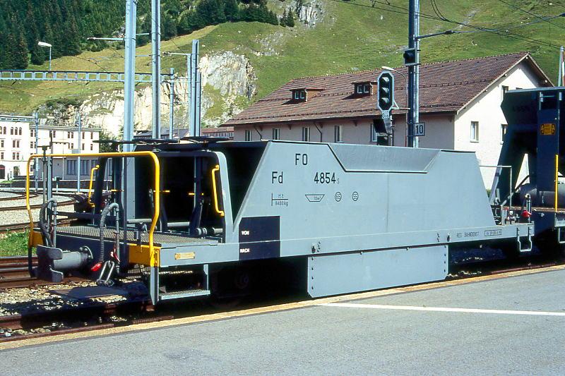 FO - Fd 4854s am 25.08.1996 in ANDERMATT - SCHOTTERWAGEN - 1 offene Plattform - Baujahr 1976 - SWP - Gewicht 8,40t - Zuladung 15,00t - LP 8,91m - zulssige Geschwindigkeit km/h 65/55 - 1=10.04.1995 - Hinweis: jetzt mit Schtt-Seitenblechen und gendertes Fahrzeuggewicht - 2003 MGB Fc 4854s - Die Fahrzeugserie besteht aus 4 Wagen mit den Betriebsnummern 4851 - 4854.
