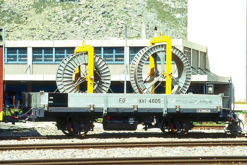 FO - Kkl 4605 am 25.08.1996 in ANDERMATT - FLACHWAGEN Regelbauart - 1 offene Plattform - Baujahr 1914 - LYON - Gewicht 5,60t - Zuladung 10,00t - LP 7,49m - zulssige Geschwindigkeit km/h 60 - 5=22.12.1995 - Lebenslauf: exBFD M 608 - 1925 FO M 608 - 1959 M 4605 - 1969 Kkl 4605 - 1976 modernisiert - 2003 MGB - Hinweis: Die Gterwagenserie bestand 1914 aus 10 Wagen mit den Betriebsnummern M 601 - 610.

