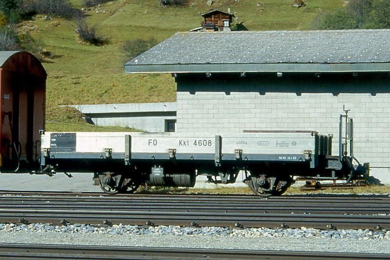 FO - Kkl 4608 am 11.10.1996 in OBERWALD - FLACHWAGEN Regelbauart - 1 offene Plattform - Baujahr 1914 - LYON - Gewicht 5,60t - Zuladung 10,00t - LP 7,49m - zulssige Geschwindigkeit km/h 60 - 1=13.01.1991 - Lebenslauf: exBFD L 508 - 1925 FO L 508 - 1959 Lkl 4712 - 03/1978 Kkl 4608 - 1978 modernisiert - 2003 MGB - Hinweis: Die Gterwagenserie bestand 1914 aus 10 Wagen mit den Betriebsnummern L 501 - 510.
