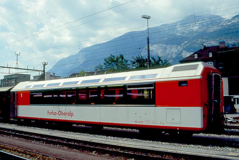 FO - PS 4011 am 06.09.1996 in CHUR - Prototyp-PANORAMAWAGEN fr den Einsatzt im Transitverkehr - bernahme 08.08.1986 - R&J/FO/SIG - Gewicht 18,50t - LP 18,04m - 48 Sitzpltze - zulssige Geschwindigkeit km/h 90 - Mutation: ex BS 4211 - 1987 AS 4011 - 1994 PS 4011 - Hinweis: als BS 4211 52 Sitzpltze, an beiden Enden Garderoben- und Gepckablagen, kleine Kche fr den Mini-Bar-Service mit Khlschrank, Tiefkhlfach, Toaster, Heiwassergert und Sple, Heizungs- und Lftungsanlage von BBC, Bordstromversorgung whrend Stillstand ber Sonnenkollektoren auf dem Dach. Es wurden die Vorserien-Panoramawagen 4011 - 4014 in Dienst gestellt.

