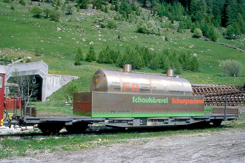 FO - R-w 4791s am 24.05.1997 in OBERWALD - RUNGENWAGEN fr MILCHTRANSPORTE - 1 offene Plattform - Baujahr 1967 - JMR/FO - Gewicht 14,80t - Zuladung 35,00t - LP 16,14m - zulssige Geschwindigkeit km/h 80/B - 1=11.06.1992 - Lebenslauf: : 12/1993 isolierter Milchtank 21000l mit Werbung SCHAUKSEREI SCHWYZERLAND - 2003 MGB
