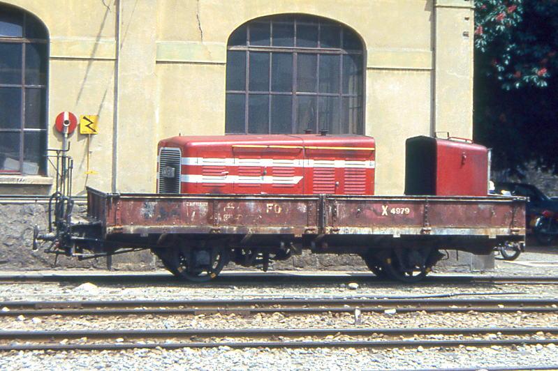 FO - X 4978 am 24.05.1997 in OBERWALD - MATERIALWAGEN - Baujahr 1897 - LOUV - Gewicht 5,90t - Zuladung 10,00t - LP 7,49m - zulssige Geschwindigkeit km/h 60 - Lebenslauf: ex RhB M 241 - 1899 M 1141 - 1911 M 7011 - 1913 BFD M 711 - 1925 FO M 711 - 1959 M 4631 - 1969 Kkl 4631 - 1988 X 4979. 
