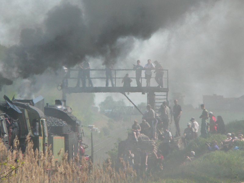 Fotografen im Rauch. 28.4.2007, Wolsztyn