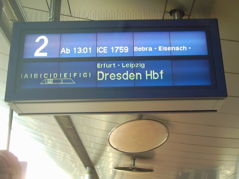 Fotografiert in Kassel Wilhelmshhe am 04.02.2007! Der ICE 1759 von Kln nach Dresden zu lesen auf einer schnen Digitalanzeige. Der Zug wurde an diesem Tag vom ICE-T namens Berlin gefahren.