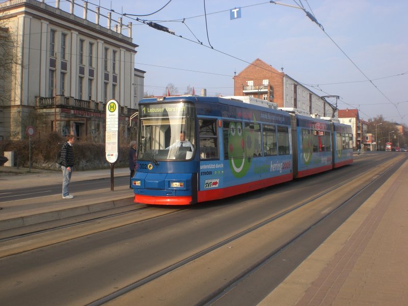Frankfurt(Oder): Straenbahnlinie 1 nach Lebuser Vorstadt an der Haltestelle Zentrum.